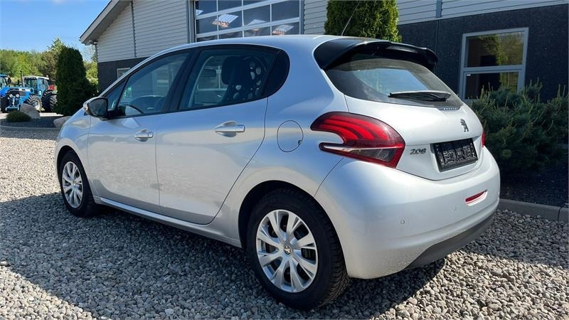 Peugeot 208 1,6 BlueHDi 100 Active Van 5d. NYSYNET og KUN - Minibus, Mikrobus: obrázek 5 Peugeot 208 1,6 BlueHDi 100 Active Van 5d. NYSYNET og KUN - Minibus, Mikrobus: obrázek 5
