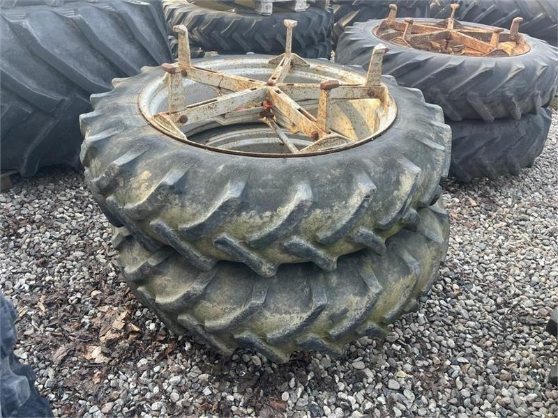 Pirelli 12,4R36 Molcon 5 arme bred - Pneumatiky pro Zemědělská technika: obrázek 1 Pirelli 12,4R36 Molcon 5 arme bred - Pneumatiky pro Zemědělská technika: obrázek 1