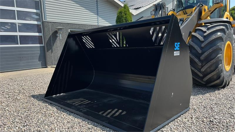 SE AB 4m3 skovl med Volvo beslag på. Den er 2.75m  - Lžíce pro Stavební technika: obrázek 2 SE AB 4m3 skovl med Volvo beslag på. Den er 2.75m  - Lžíce pro Stavební technika: obrázek 2