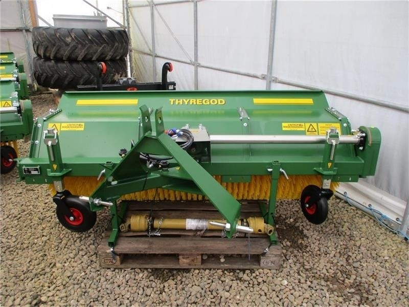 Thyregod TK 2300 TK2300 Med hydraulisk sving og PTO-træk - Zametač pro Zemědělská technika: obrázek 2 Thyregod TK 2300 TK2300 Med hydraulisk sving og PTO-træk - Zametač pro Zemědělská technika: obrázek 2