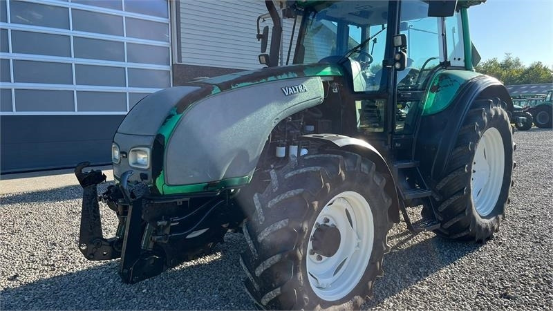 Valtra T130 med 3.5ton frontlift - Traktor: obrázek 3 Valtra T130 med 3.5ton frontlift - Traktor: obrázek 3