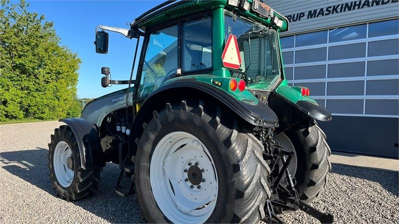 Valtra T130 med 3.5ton frontlift - Traktor: obrázek 5 Valtra T130 med 3.5ton frontlift - Traktor: obrázek 5