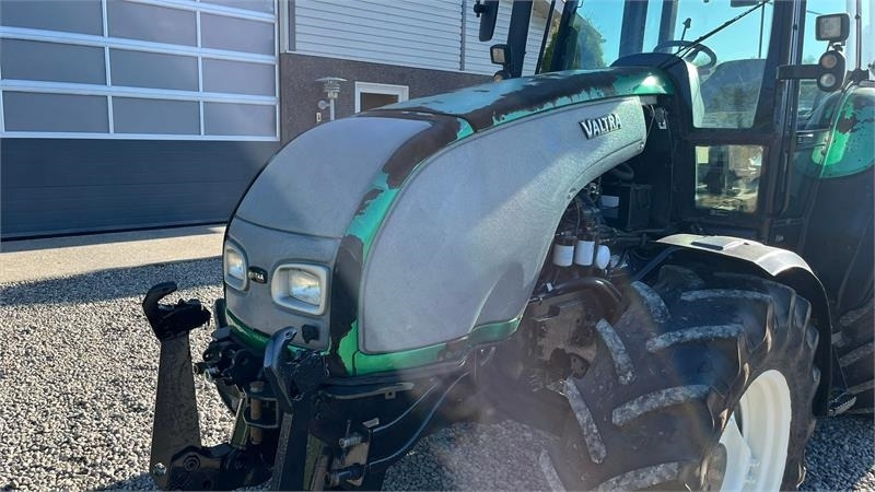 Valtra T130 med 3.5ton frontlift - Traktor: obrázek 4 Valtra T130 med 3.5ton frontlift - Traktor: obrázek 4