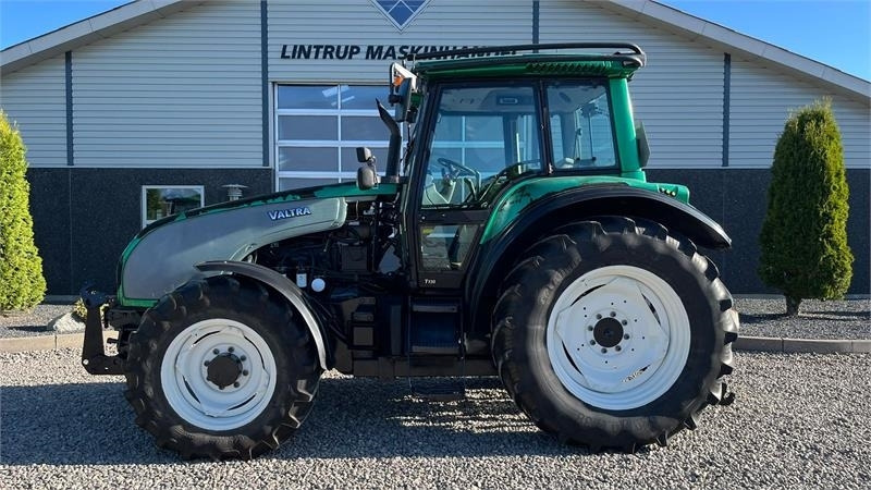 Valtra T130 med 3.5ton frontlift - Traktor: obrázek 1 Valtra T130 med 3.5ton frontlift - Traktor: obrázek 1