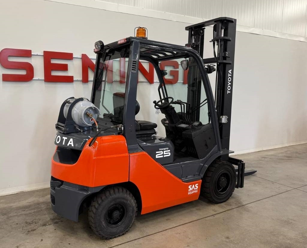 Toyota 10860 - 02-8FGF25 - Plynový vysokozdvižný vozík: obrázek 3 Toyota 10860 - 02-8FGF25 - Plynový vysokozdvižný vozík: obrázek 3