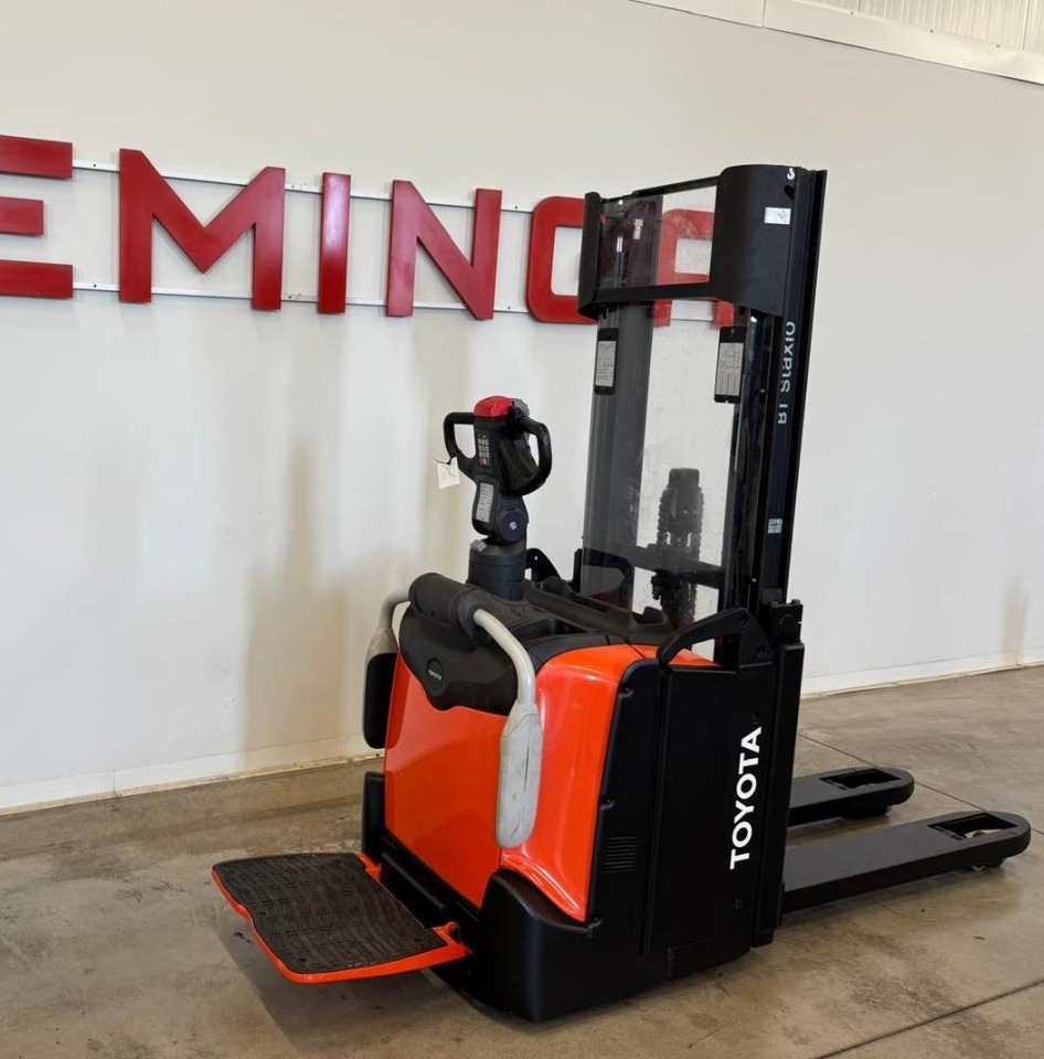 Toyota 10918 SPE120L - Stohovací vozík: obrázek 5 Toyota 10918 SPE120L - Stohovací vozík: obrázek 5