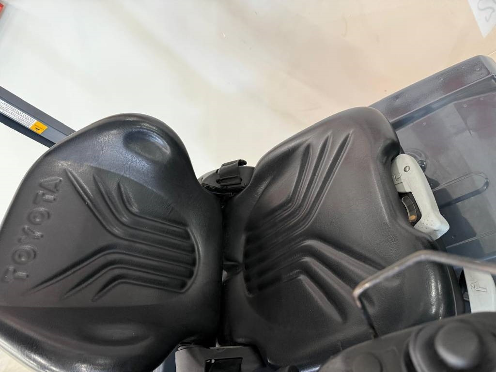 Toyota 11032 - 8FBM16T - Elektrický vysokozdvižný vozík: obrázek 4 Toyota 11032 - 8FBM16T - Elektrický vysokozdvižný vozík: obrázek 4