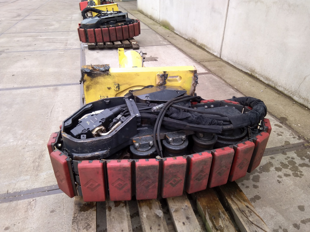 Bomag BM1000-35 - - Díly pásových podvozků pro Stavební technika: obrázek 2 Bomag BM1000-35 - - Díly pásových podvozků pro Stavební technika: obrázek 2