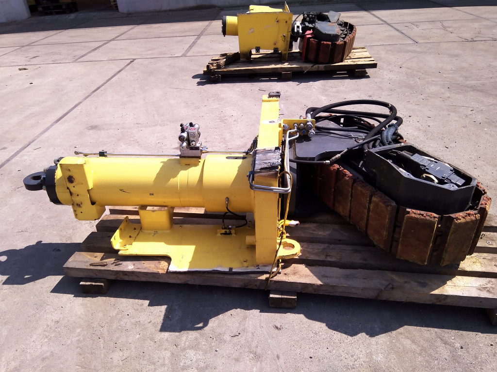 Bomag BM1200-35 - - Díly pásových podvozků pro Stavební technika: obrázek 1 Bomag BM1200-35 - - Díly pásových podvozků pro Stavební technika: obrázek 1