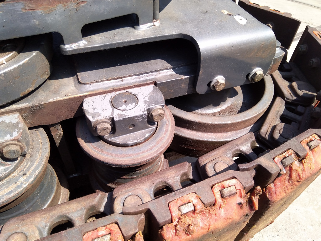 Bomag BM1200-35 - - Díly pásových podvozků pro Stavební technika: obrázek 5 Bomag BM1200-35 - - Díly pásových podvozků pro Stavební technika: obrázek 5