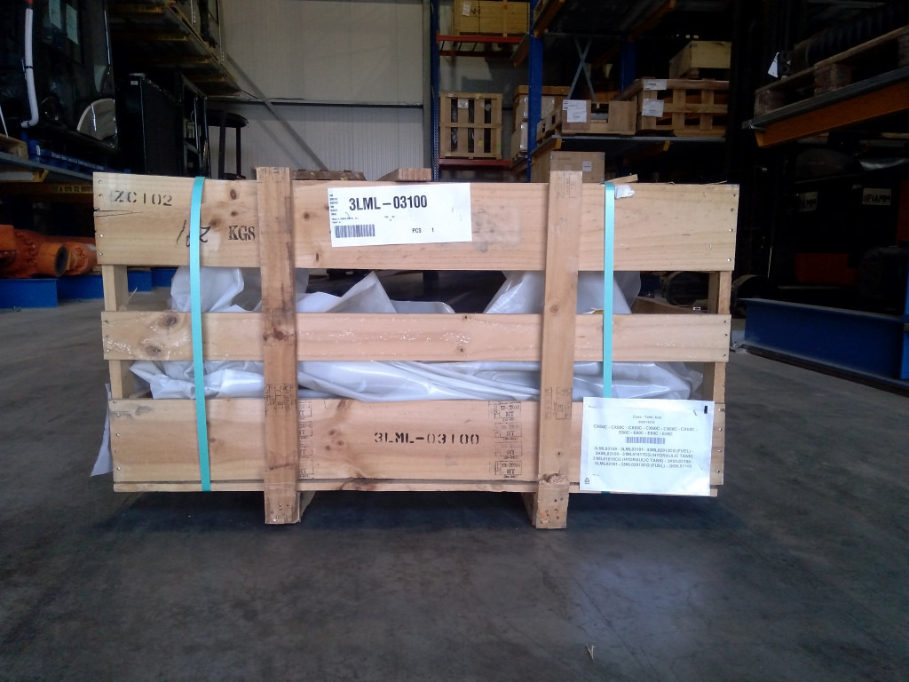 Case 3LML03100 - 31ML01018CG (HYDRAULIC TANK) - Palivová nádrž pro Stavební technika: obrázek 3 Case 3LML03100 - 31ML01018CG (HYDRAULIC TANK) - Palivová nádrž pro Stavební technika: obrázek 3