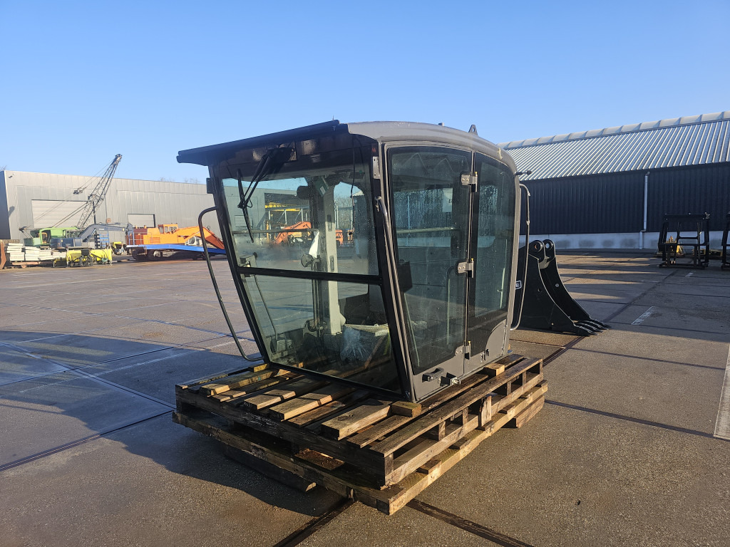 Case 48003933 - Kabina pro Stavební technika: obrázek 2 Case 48003933 - Kabina pro Stavební technika: obrázek 2