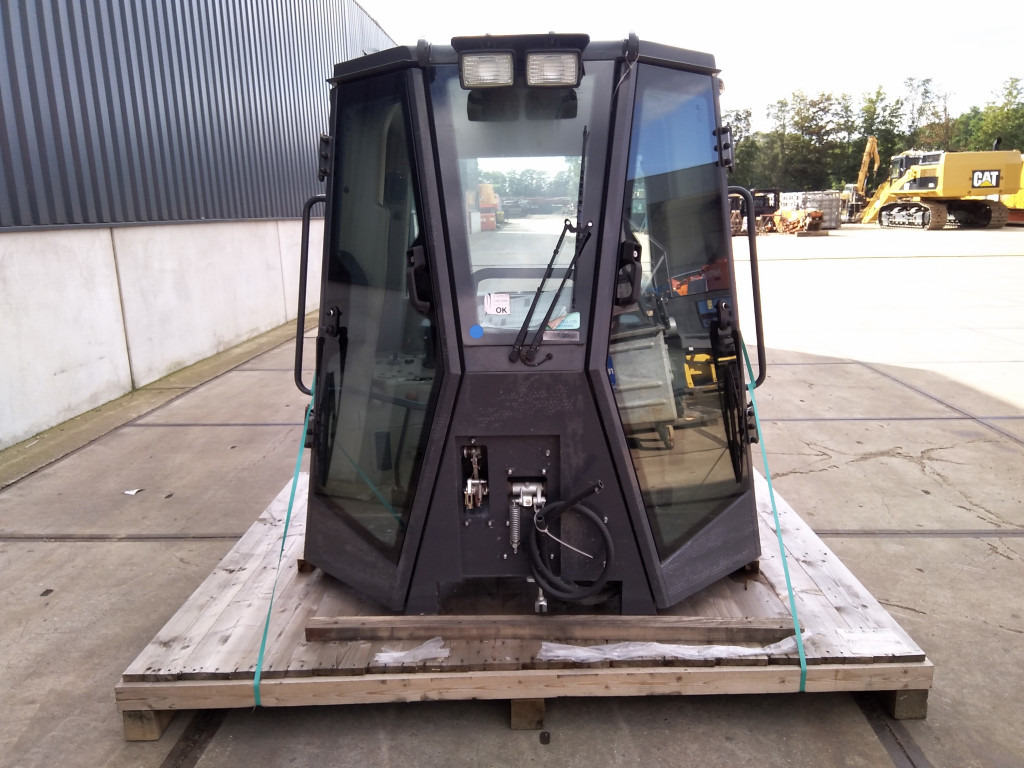 Case 87388637 - 87388630 - Kabina pro Stavební technika: obrázek 1 Case 87388637 - 87388630 - Kabina pro Stavební technika: obrázek 1