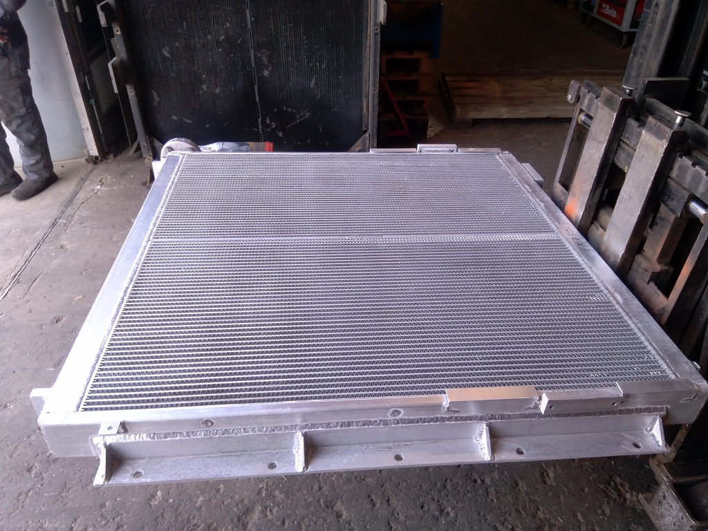 Hitachi 4406230 - Chladič oleje pro Stavební technika: obrázek 2 Hitachi 4406230 - Chladič oleje pro Stavební technika: obrázek 2