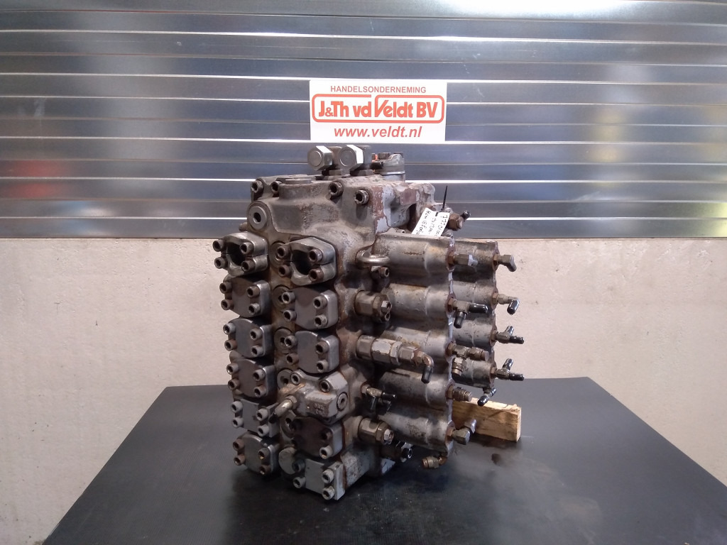 Hitachi 4483262 - Hydraulický ventil pro Stavební technika: obrázek 1 Hitachi 4483262 - Hydraulický ventil pro Stavební technika: obrázek 1