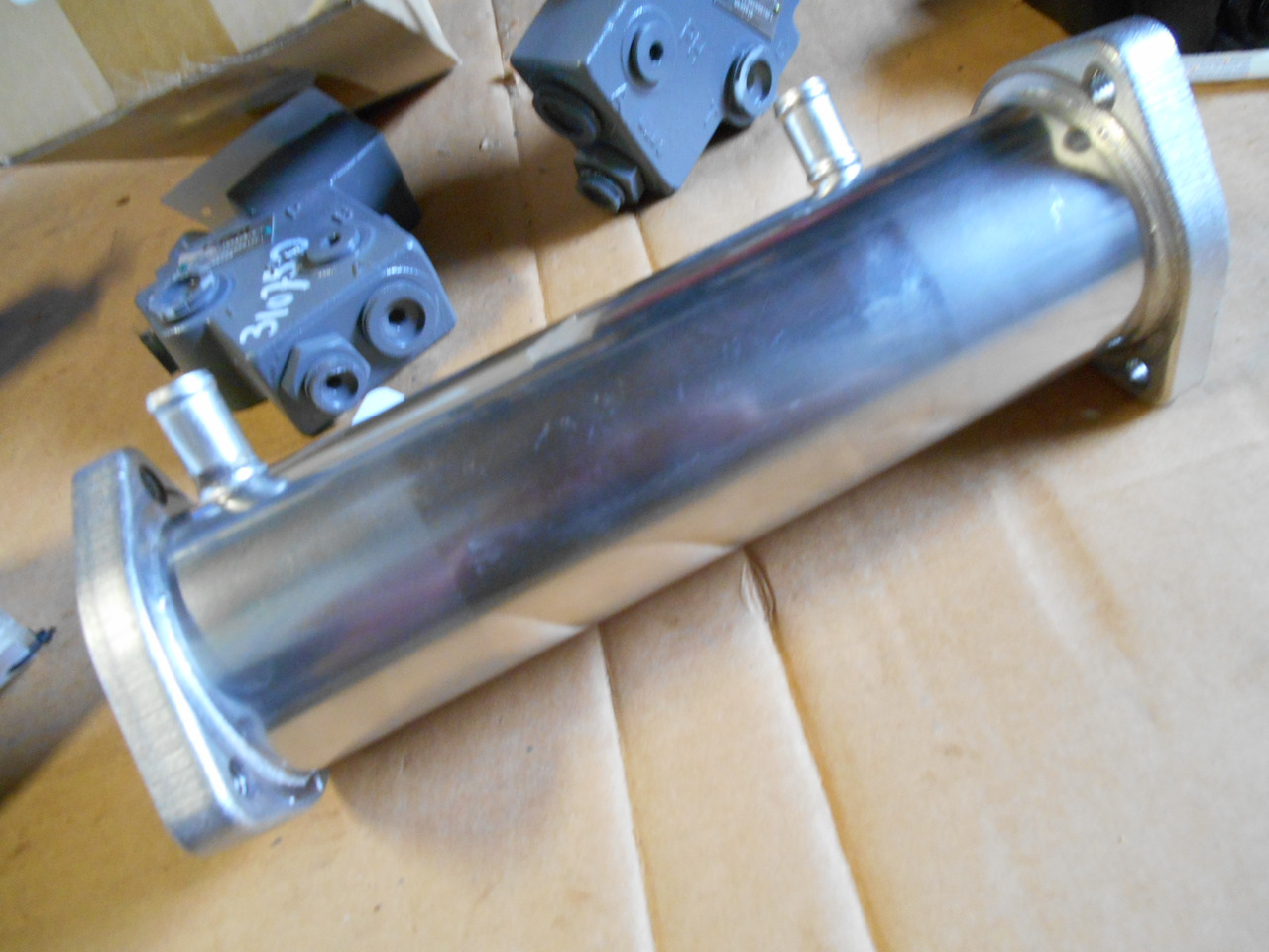 Hitachi 8980281121 - 8982127150 - Chladič EGR pro Zemědělská technika: obrázek 5 Hitachi 8980281121 - 8982127150 - Chladič EGR pro Zemědělská technika: obrázek 5