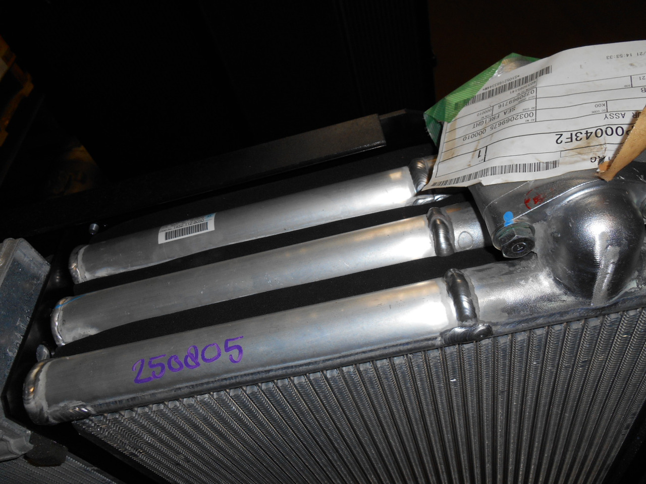 Kobelco LC05P00043F2 - LC05P00043S002 - Chladič oleje pro Stavební technika: obrázek 2 Kobelco LC05P00043F2 - LC05P00043S002 - Chladič oleje pro Stavební technika: obrázek 2