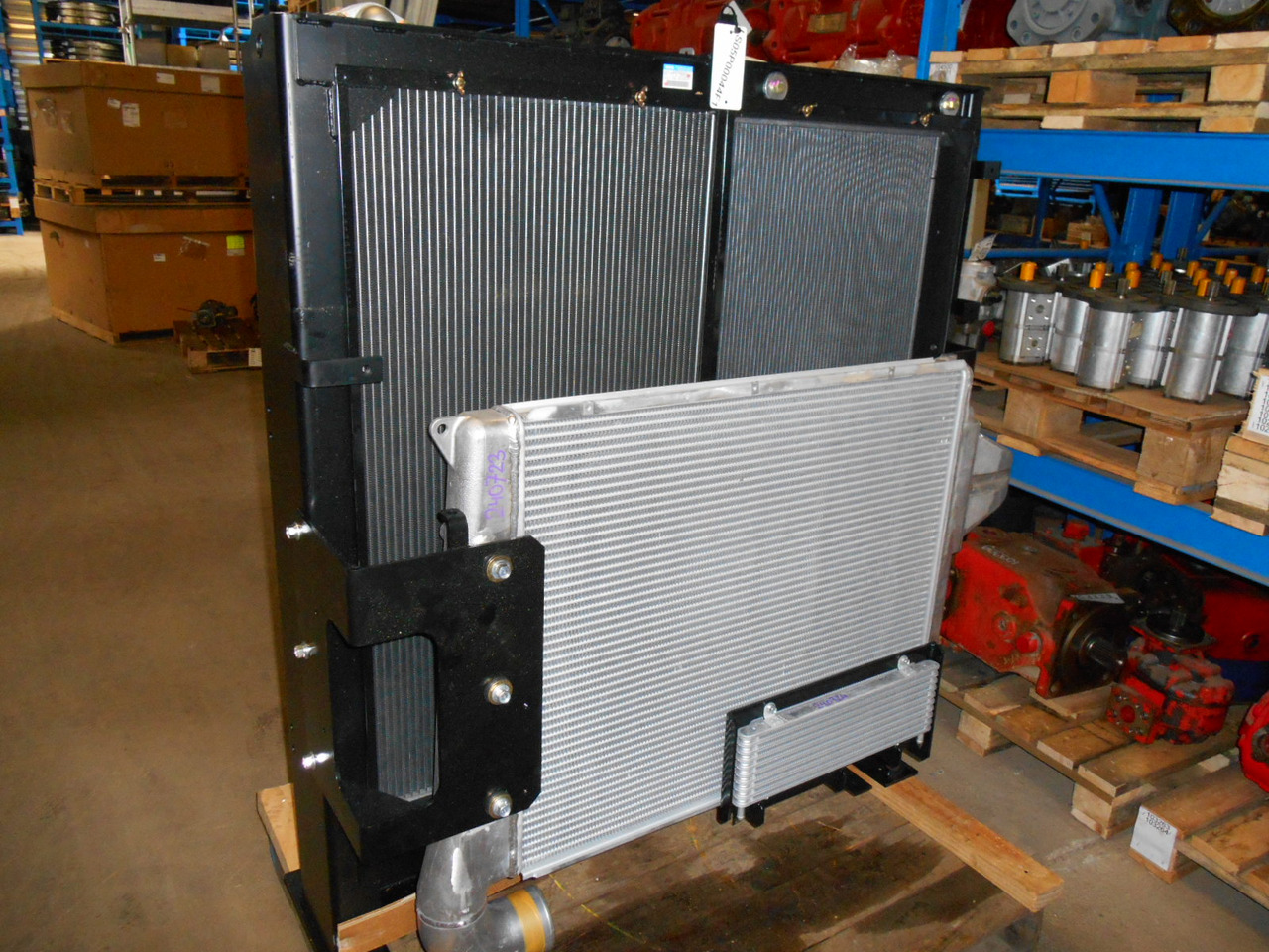 Kobelco LS05P00039F1 - LS05P00039F3 - Chladič pro Stavební technika: obrázek 4 Kobelco LS05P00039F1 - LS05P00039F3 - Chladič pro Stavební technika: obrázek 4