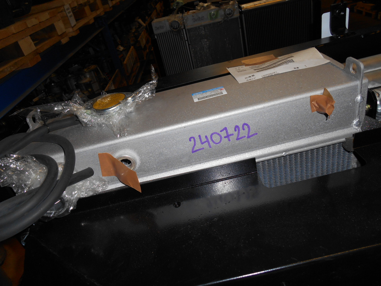 Kobelco LS05P00039F1 - LS05P00039F3 - Chladič pro Stavební technika: obrázek 2 Kobelco LS05P00039F1 - LS05P00039F3 - Chladič pro Stavební technika: obrázek 2