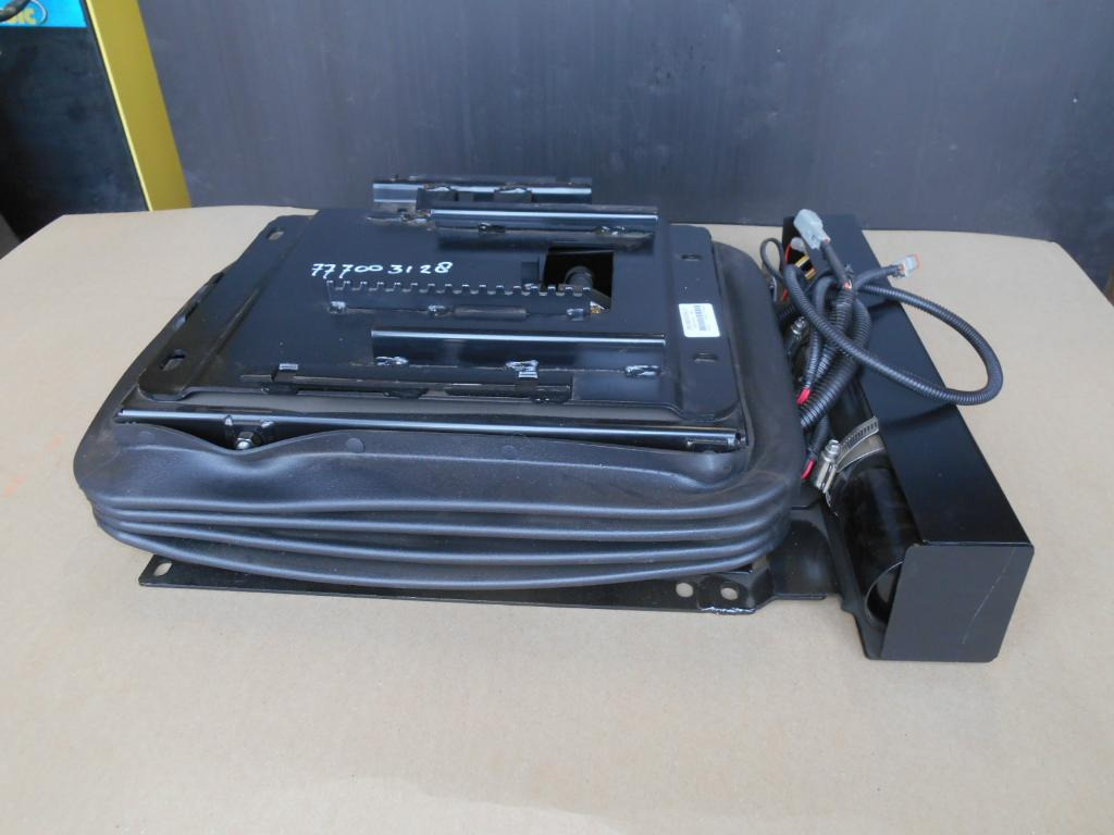 New Holland 73327303 - - Sedaček pro Stavební technika: obrázek 1 New Holland 73327303 - - Sedaček pro Stavební technika: obrázek 1