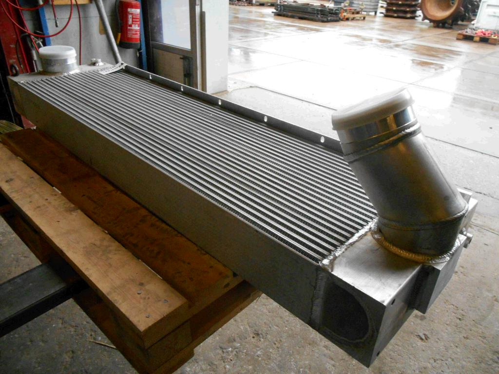 Terex O&K 6002157 - Intercooler pro Stavební technika: obrázek 3 Terex O&K 6002157 - Intercooler pro Stavební technika: obrázek 3
