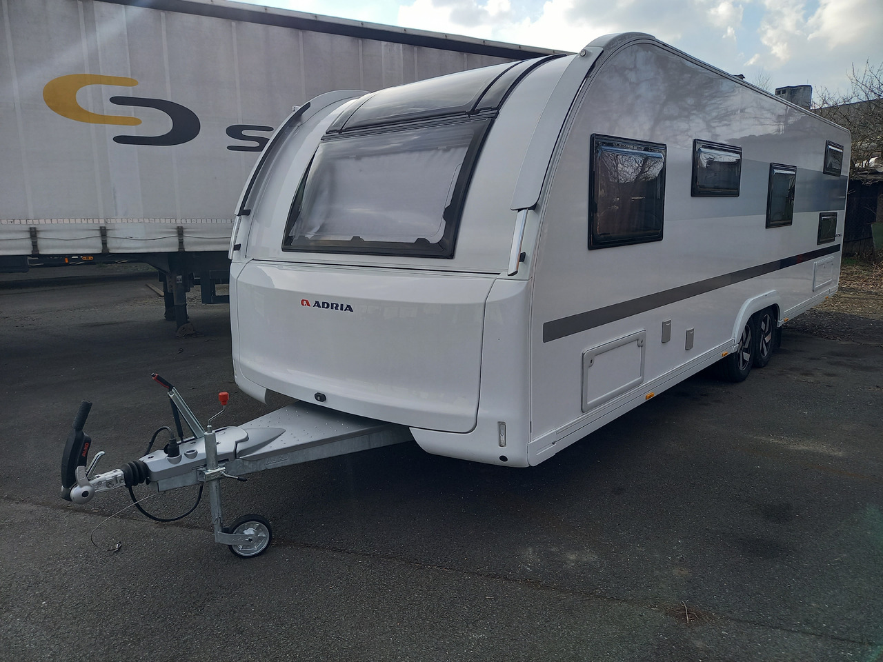 ADRIA Adora 753 UK - Karavan: obrázek 1 ADRIA Adora 753 UK - Karavan: obrázek 1