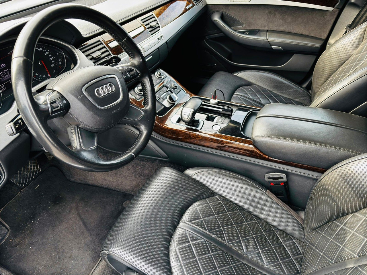 Sedan Audi A8 4.2 TDI quattro: obrázek 7