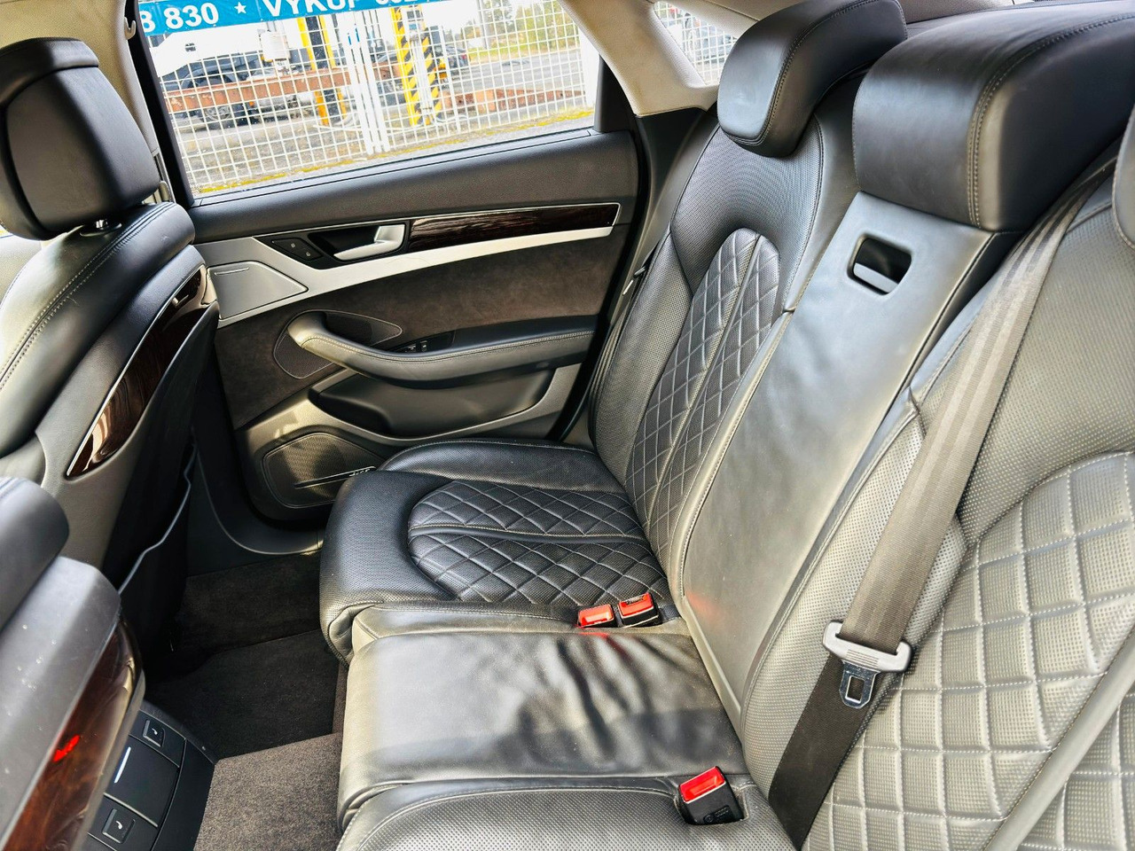 Sedan Audi A8 4.2 TDI quattro: obrázek 12