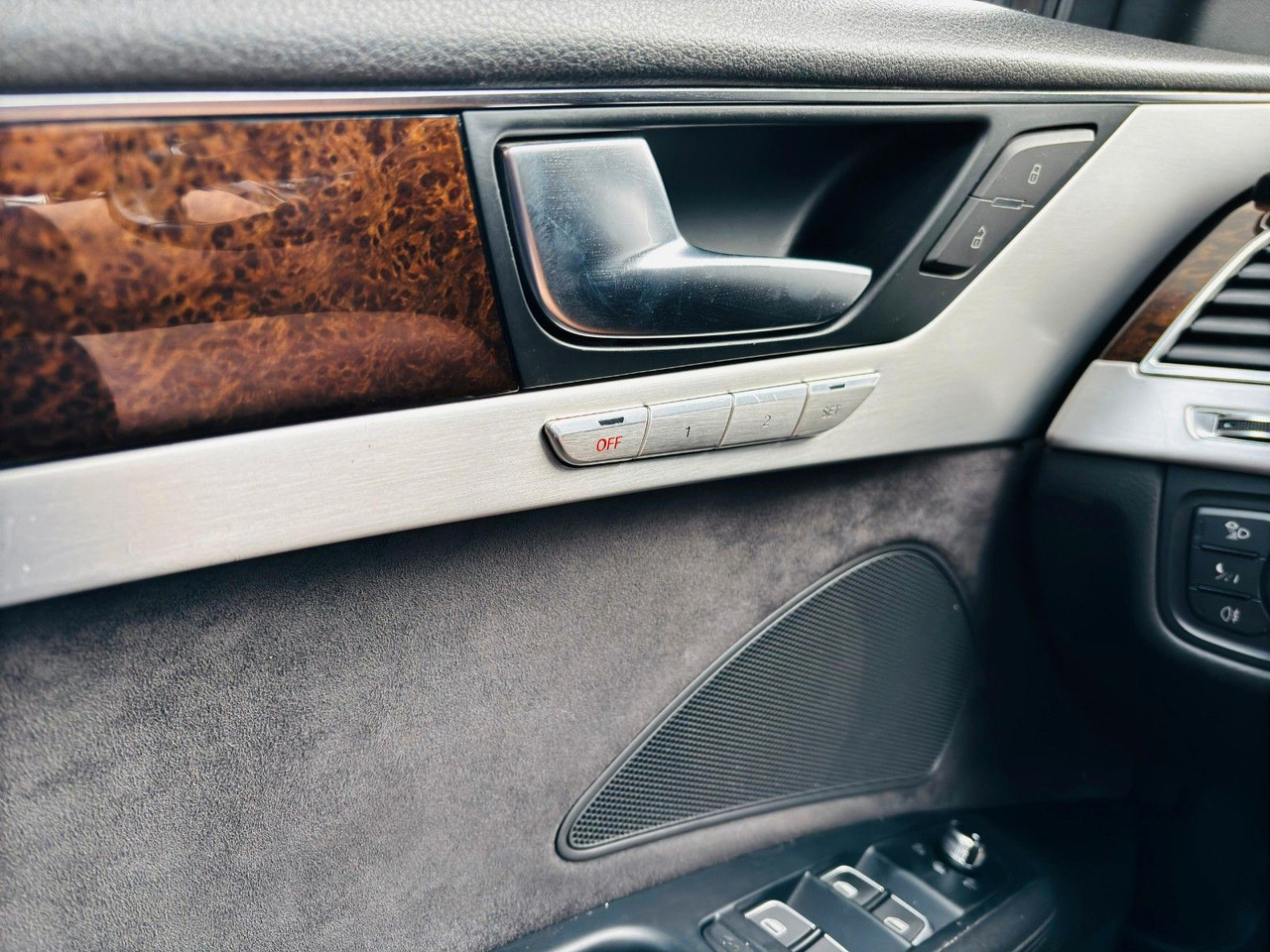 Sedan Audi A8 4.2 TDI quattro: obrázek 19