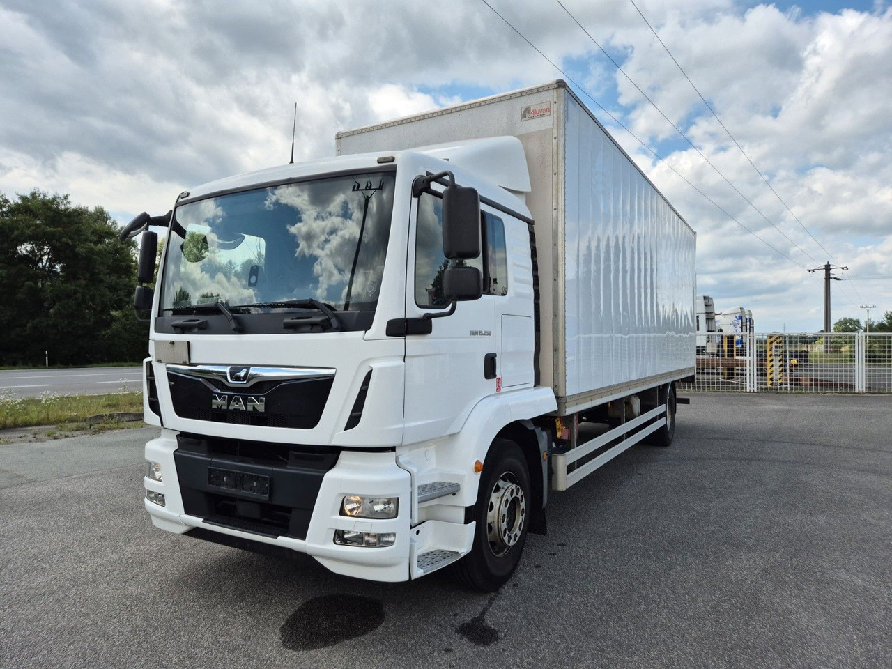 MAN TGM 15.250 - Skříňový nákladní auto: obrázek 1 MAN TGM 15.250 - Skříňový nákladní auto: obrázek 1