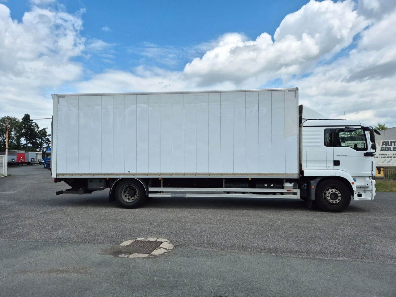 MAN TGM 15.250 - Skříňový nákladní auto: obrázek 4 MAN TGM 15.250 - Skříňový nákladní auto: obrázek 4