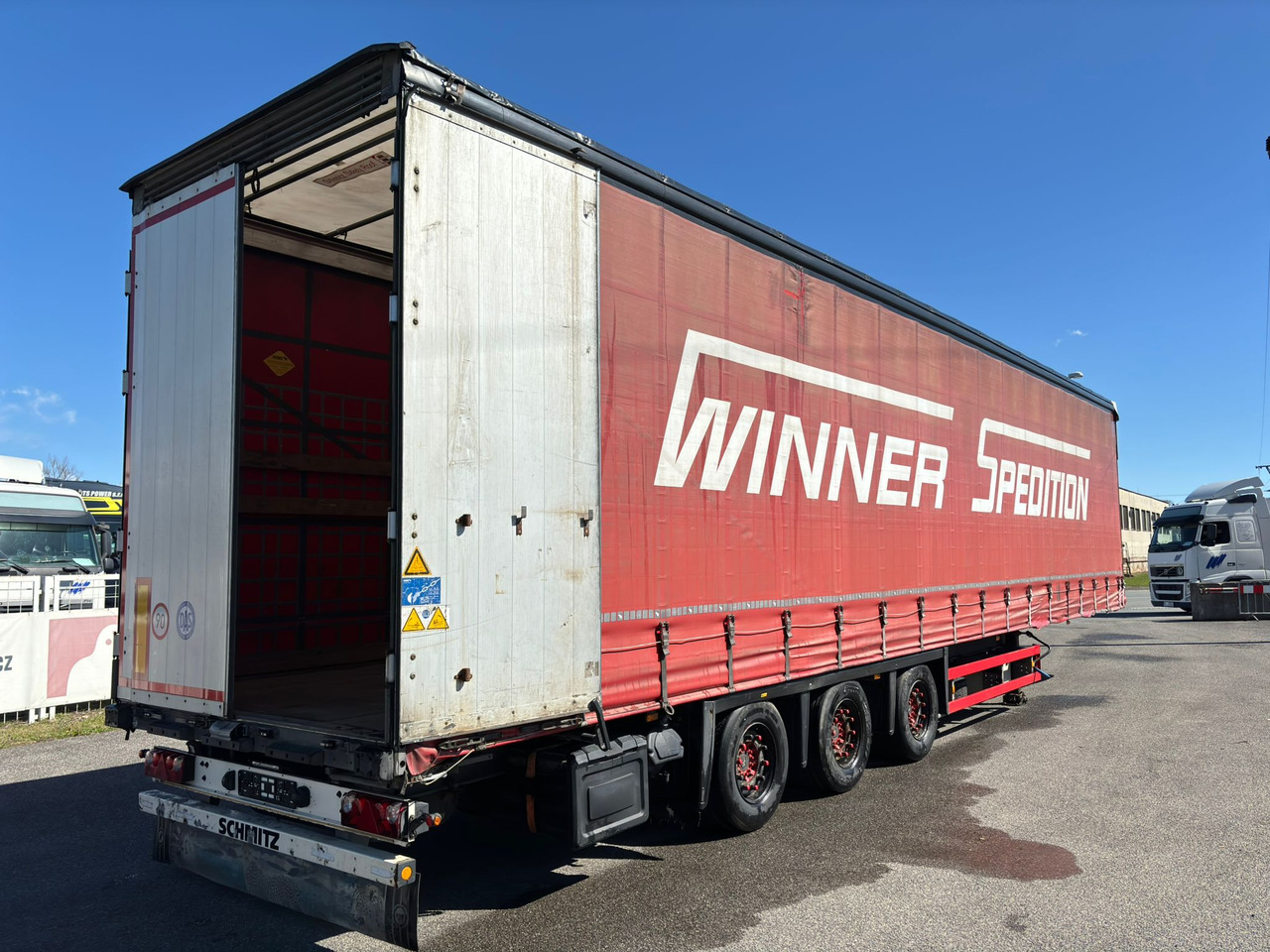 SCHMITZ SCS 24/L - Plachtový návěs: obrázek 4 SCHMITZ SCS 24/L - Plachtový návěs: obrázek 4