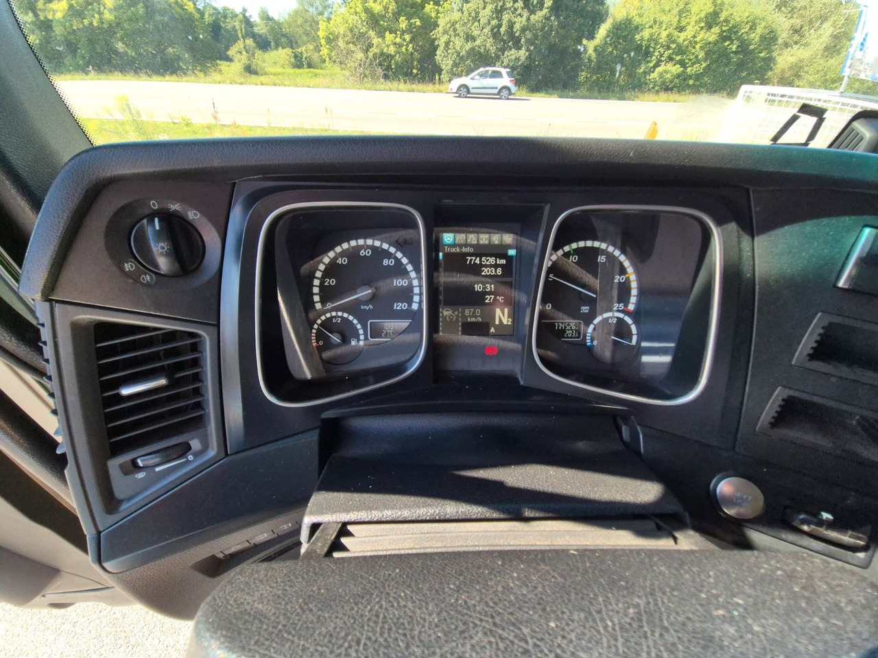 Tahač Mercedes-Benz Actros 1843 ADR: obrázek 12 Tahač Mercedes-Benz Actros 1843 ADR: obrázek 12