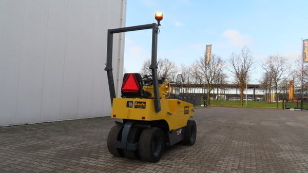 Sakai TS 160 - Pneumatikový válec: obrázek 2 Sakai TS 160 - Pneumatikový válec: obrázek 2