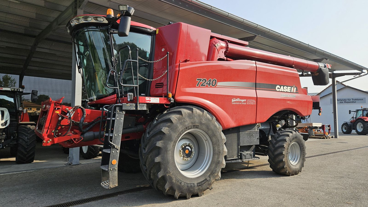 Case IH Axial-Flow 7240 - Sklízecí mlátička: obrázek 1 Case IH Axial-Flow 7240 - Sklízecí mlátička: obrázek 1