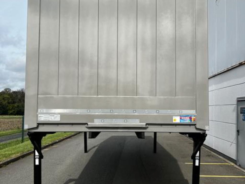 Krone Heck mit Portaltüren - Plachtová nástavba: obrázek 3 Krone Heck mit Portaltüren - Plachtová nástavba: obrázek 3