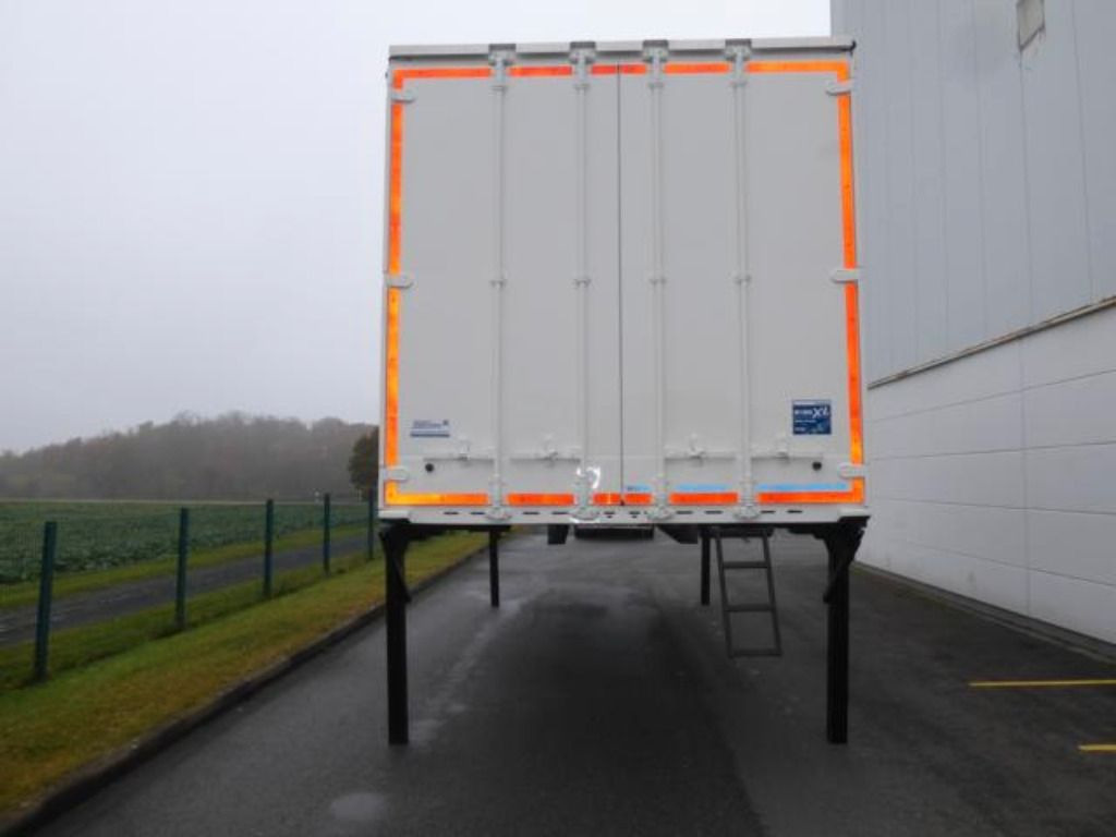Krone Heck mit Portaltüren - Plachtová nástavba: obrázek 4 Krone Heck mit Portaltüren - Plachtová nástavba: obrázek 4