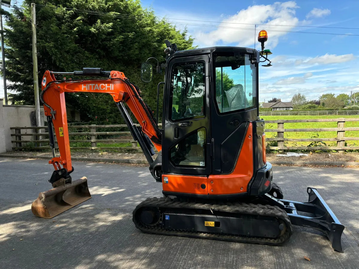 HITACHI 33U-6 - Mini rýpadlo: obrázek 1 HITACHI 33U-6 - Mini rýpadlo: obrázek 1