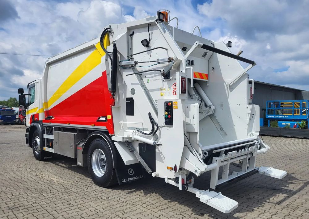 Scania P320 - Vůz na odvoz odpadků: obrázek 4 Scania P320 - Vůz na odvoz odpadků: obrázek 4