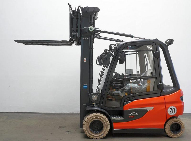 Linde E 30 1252 - Elektrický vysokozdvižný vozík: obrázek 4 Linde E 30 1252 - Elektrický vysokozdvižný vozík: obrázek 4
