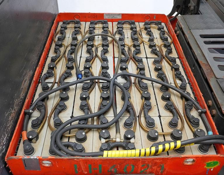 Linde P 250 127-05 - Elektrický tahač: obrázek 5 Linde P 250 127-05 - Elektrický tahač: obrázek 5