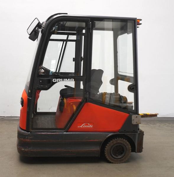 Linde P 60 Z 126 - Elektrický tahač: obrázek 4 Linde P 60 Z 126 - Elektrický tahač: obrázek 4
