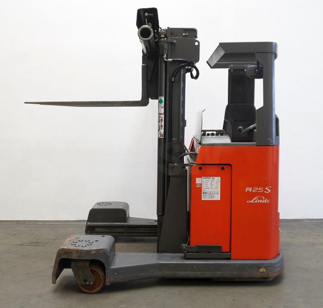 Linde R 25 F 144 - Čtyřcestný vozík: obrázek 4 Linde R 25 F 144 - Čtyřcestný vozík: obrázek 4