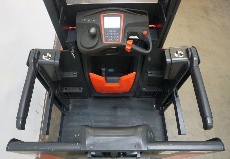 Linde V 10 5212 - Vychystávací vozík: obrázek 3 Linde V 10 5212 - Vychystávací vozík: obrázek 3