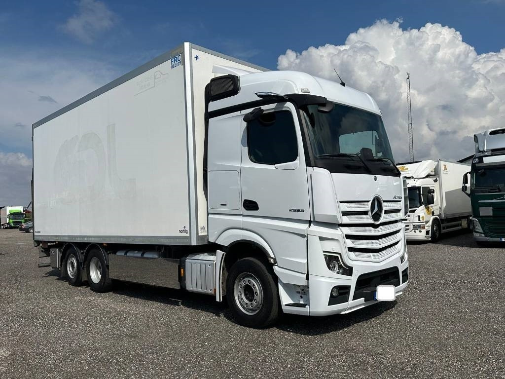 Mercedes-Benz Actros 2553 serie 7795 - Chladírenský nákladní automobil: obrázek 2 Mercedes-Benz Actros 2553 serie 7795 - Chladírenský nákladní automobil: obrázek 2