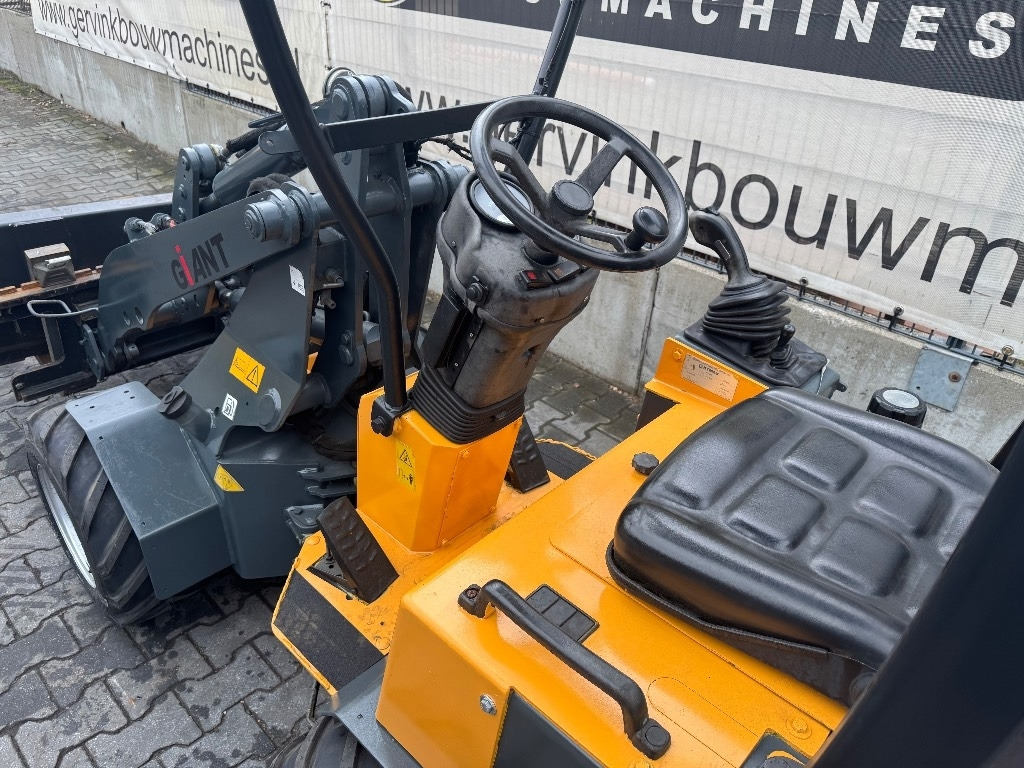 GiANT B204SW - Kloubový nakladač: obrázek 4 GiANT B204SW - Kloubový nakladač: obrázek 4