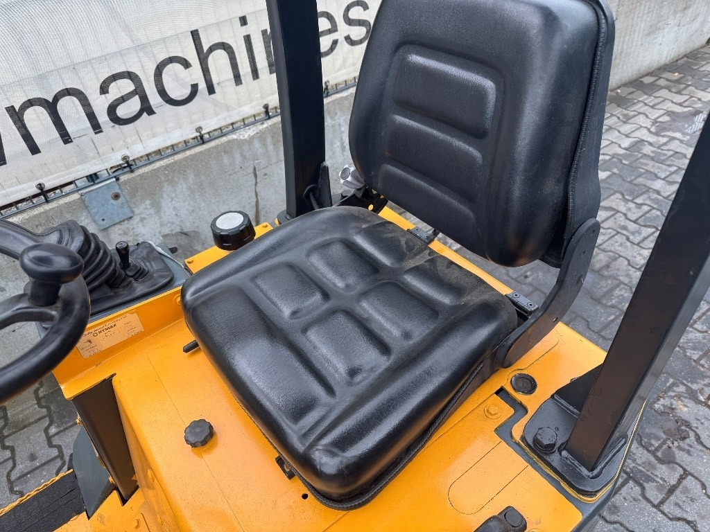 GiANT B204SW - Kloubový nakladač: obrázek 5 GiANT B204SW - Kloubový nakladač: obrázek 5