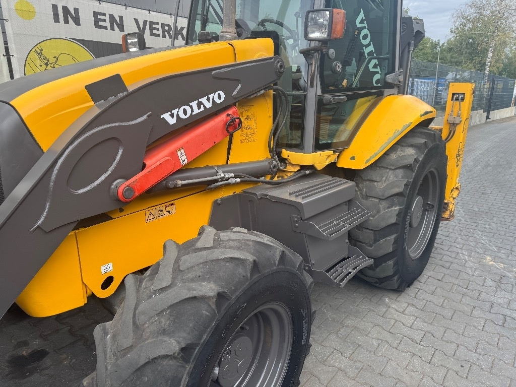 Volvo BL 71 - Rýpadlo-nakladač: obrázek 4 Volvo BL 71 - Rýpadlo-nakladač: obrázek 4
