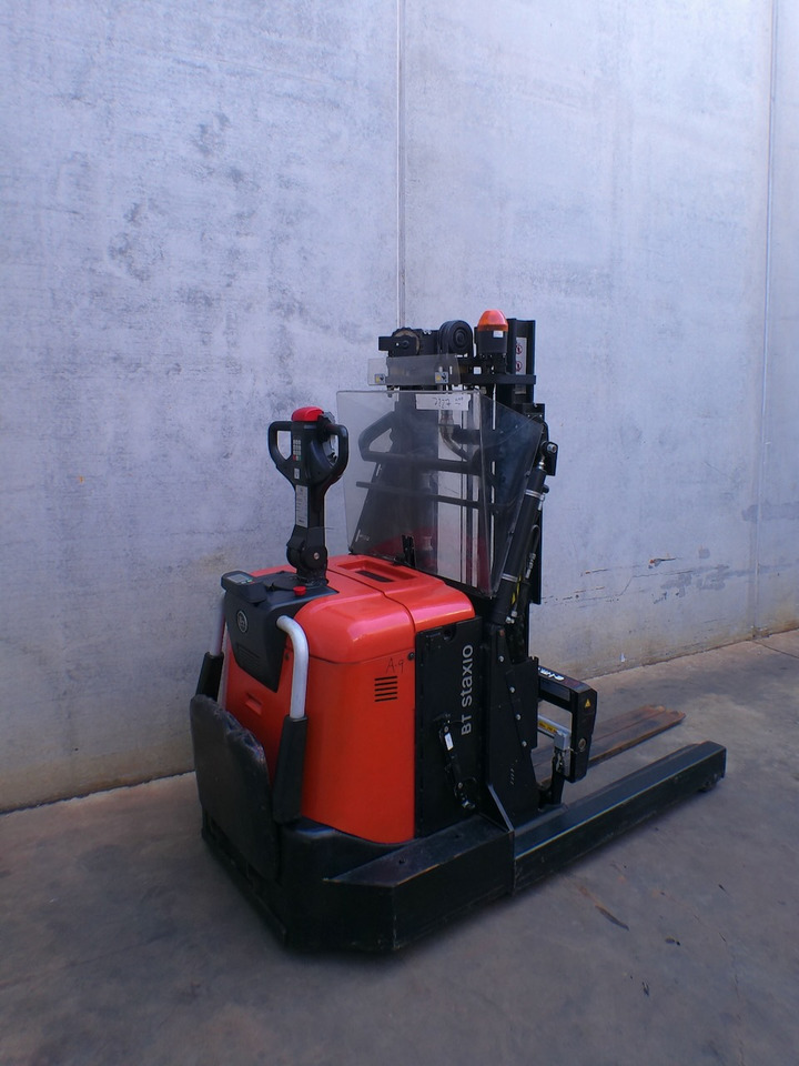 Toyota SPE 120 XR - Stohovací vozík: obrázek 3 Toyota SPE 120 XR - Stohovací vozík: obrázek 3