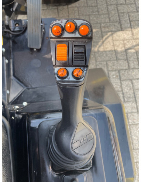 Kolový nakladač Giant G 2200 E: obrázek 18